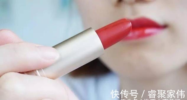 定妆 涂口红的3个“低级错误”,八成以上女人都在犯,难怪掉色还沾杯