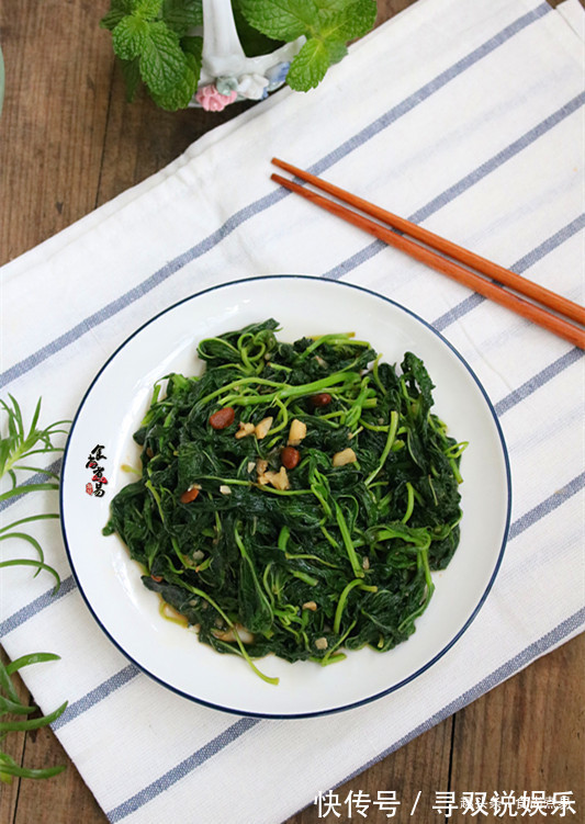 此食材，大多数人没尝过，蒜蓉简单炒一炒，清火利尿，护心脏