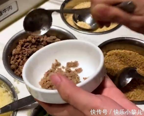 “吃顿海底捞只要10块钱”宝妈晒蹭饭妙招，网友：替孩子觉得丢人