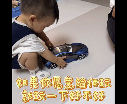 孔融让梨|发糕抢哥哥玩具，抢不过就崩溃大哭！糕妈：这招对我没用