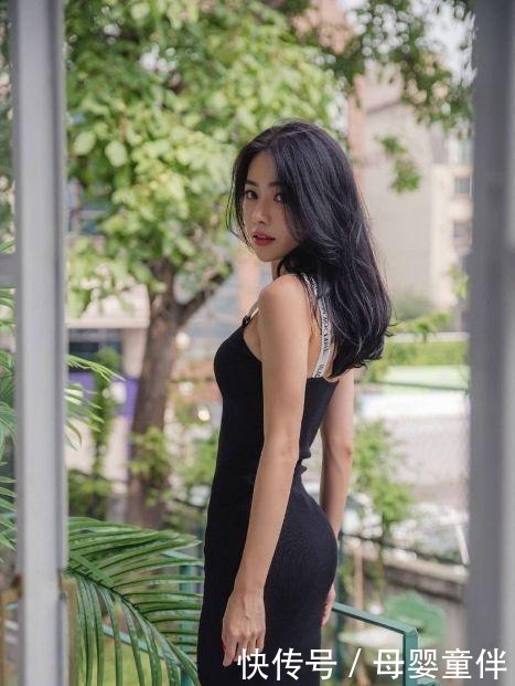 打扮|穿着吊带裙的姐姐，颜值高打扮得好，身材完美