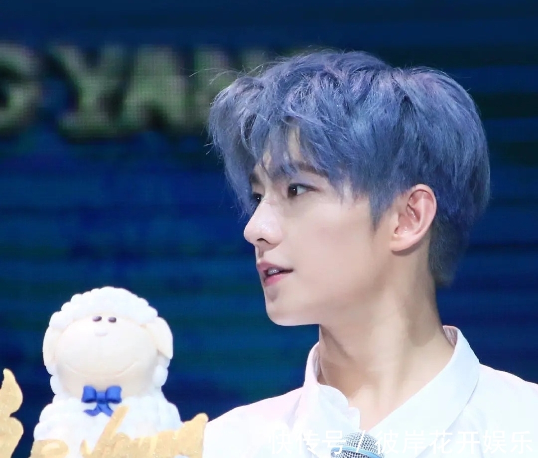 迪丽热巴|BG天花板来了,《荣耀》首播拿下收视第一,杨洋有肖奈那味了