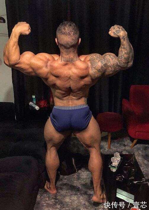 蜜桃girl|99年绝美身材蜜桃girl,她说越矮的人越容易练出来!惊