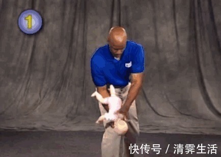 饼干|2岁男童被饼干卡喉咙窒息，送入医院抢救无效，父母只能放弃治疗