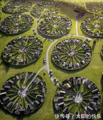 |搞笑段子:第一次去高档餐厅,找了个位置将背着的麻布袋放下。