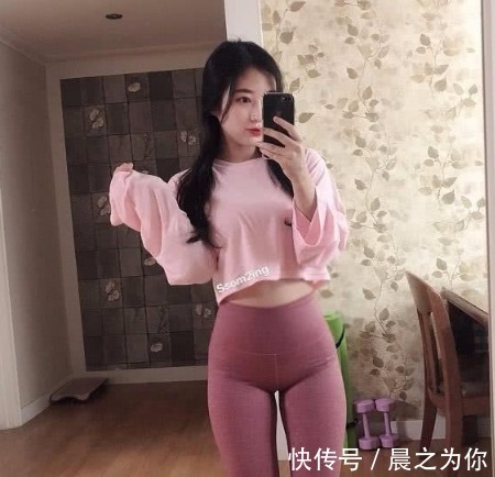 时尚 打底裤的设计,穿出了柔情的女人味,增加你的线条感