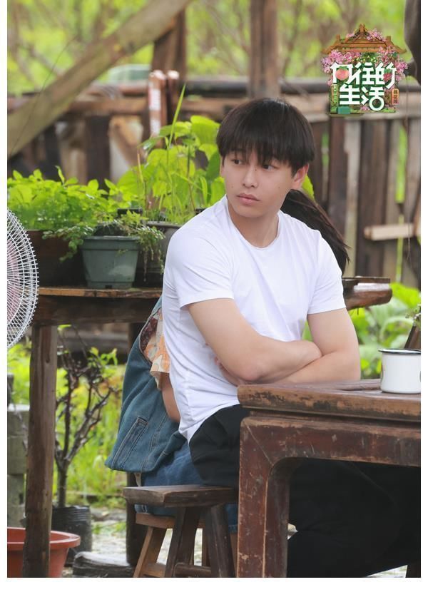 《向往的生活》第五季打水仗笑声不断 三兄妹感情日深