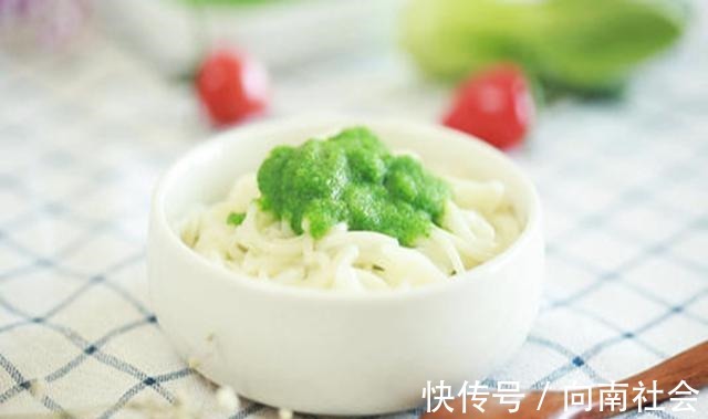 琴琴|宝宝的第一口辅食,这几种食物真的不能选,80%的家长错而不自知
