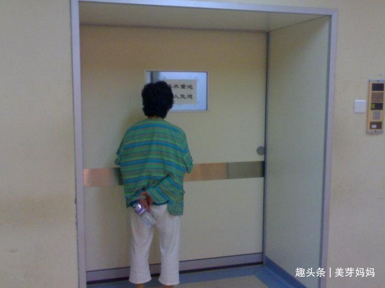 生人|“踩生”并非迷信,科学解释第一个抱娃的人,对孩子影响很大