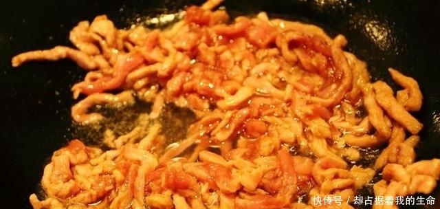 炒肉丝时,牢记不要直接下锅炒,教您一招,肉丝又嫩又香又入味
