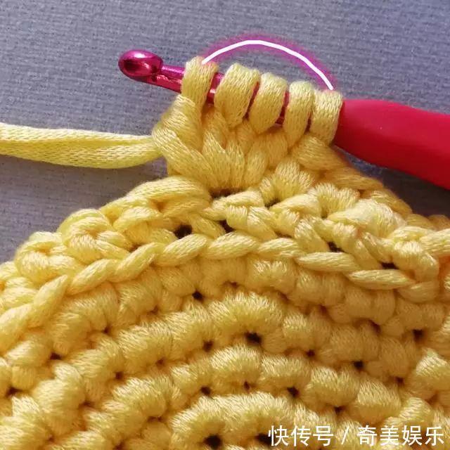 旧衣服剪几刀，制作布条线，拿来钩编收纳盒，非常实用！附教程