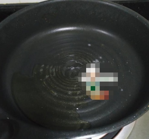 没什么胃口吃饭,我随便炒了这菜,上桌立马胃口大开,配饭吃撑了