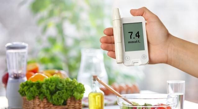 碳水化合物|糖尿病主任忠告:“限糖”不代表不吃糖,降糖只需3个'土方子'