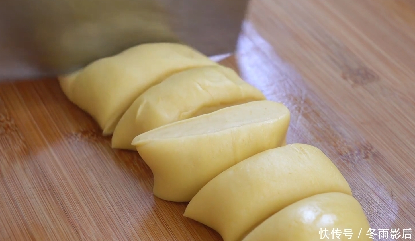 用红薯和花生米做一个大号面包,不用烤箱,蓬松宣软又拉丝,解馋