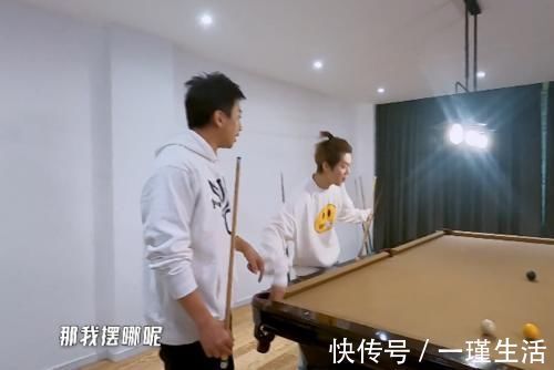 邓超|鹿晗打台球接连失误,找借口却被当场打脸,接下来的举动引热议