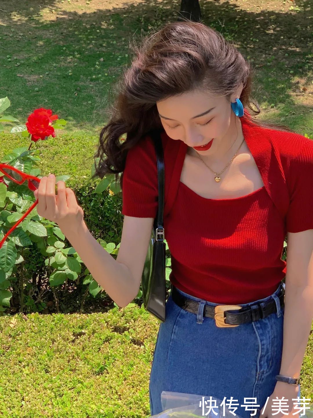 克莱因蓝|“克莱因蓝”太太太火了！这么穿才显白