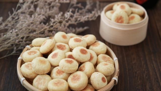 燕麦片中加4个鸡蛋,不用水不用蒸,鲜甜松软,比包子馒头还好吃