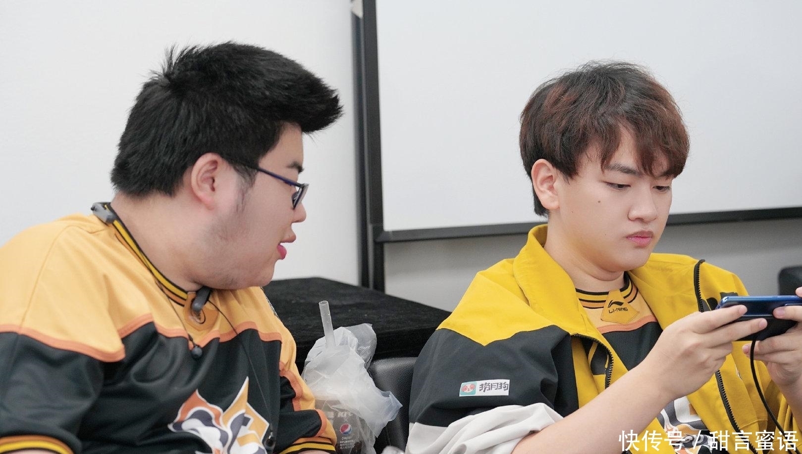 感慨|QG刺痛直播感慨:射手位挺尴尬的,不能没有,有时又容易是累赘!