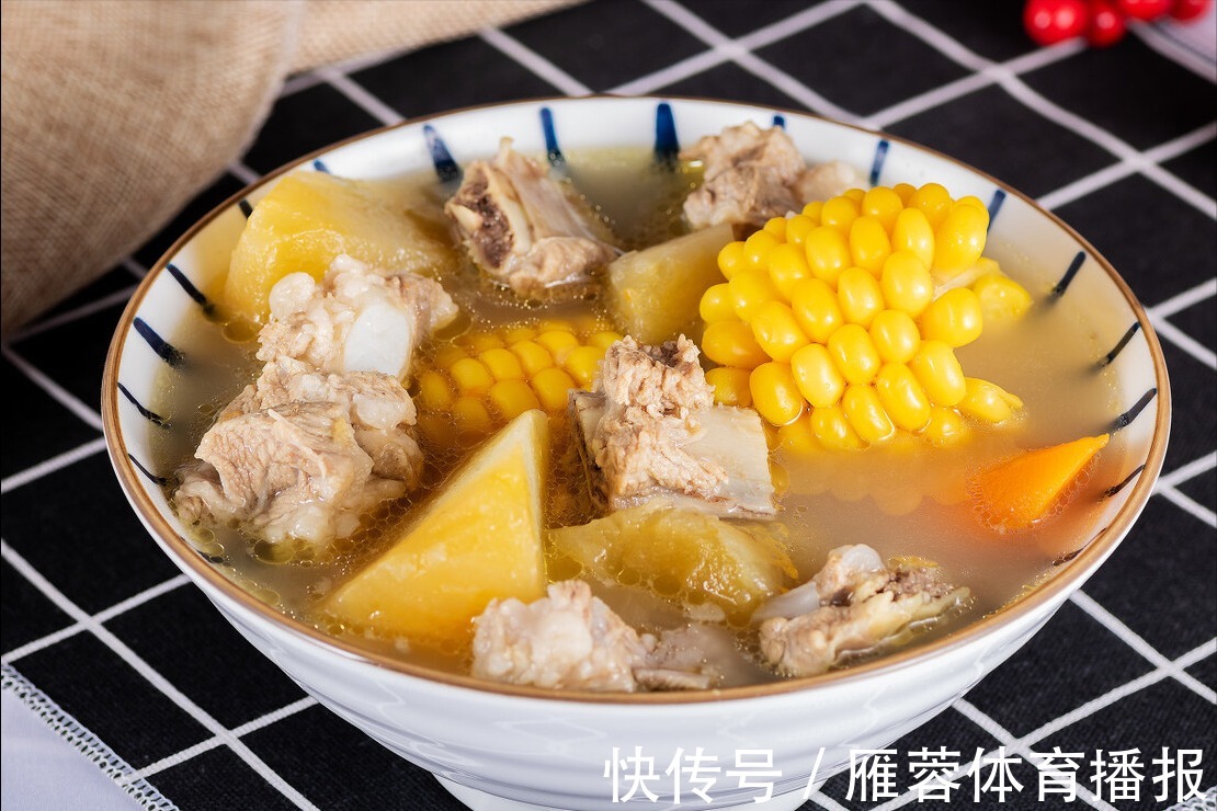 跟着我一起|排骨不管怎么做，切记不要直接焯水，多做1步，排骨鲜嫩还不腥