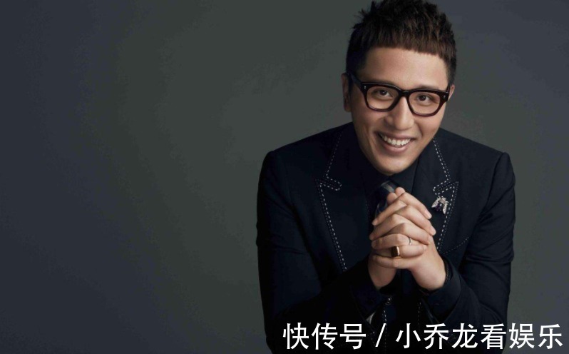 播报|主持人华少变身记者报道台风，现场淋雨播报，被质疑退出节目组