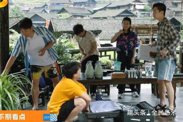 刘宪华回归给大家带礼物,透露离开蘑菇屋的原因,黄磊忍不住夸他