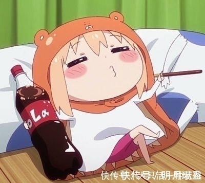 |幽默笑话:哥们分手后在马路上游荡,见一个女子擦皮鞋……