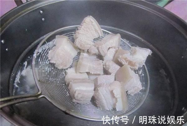 白沫|炖肉出的白沫，是营养还是脏东西切记这一步，猪肉鲜嫩无腥味