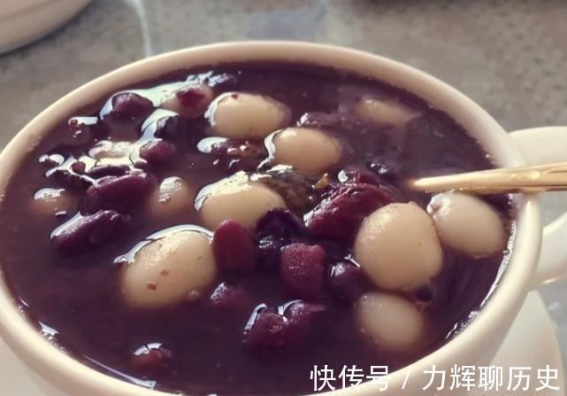 产后乳腺炎|哺乳期要少吃3种食物，吃一次奶水少200毫升，别无知害了宝宝