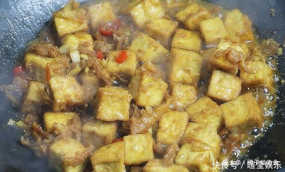 1斤豆腐2个鸡蛋,教你好吃做法,3天不做老公就点名要,比肉还香