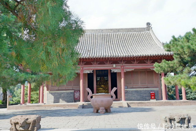 它是中国第一佛殿，地位显赫曾为皇家寺院，就藏在辽宁小县城内