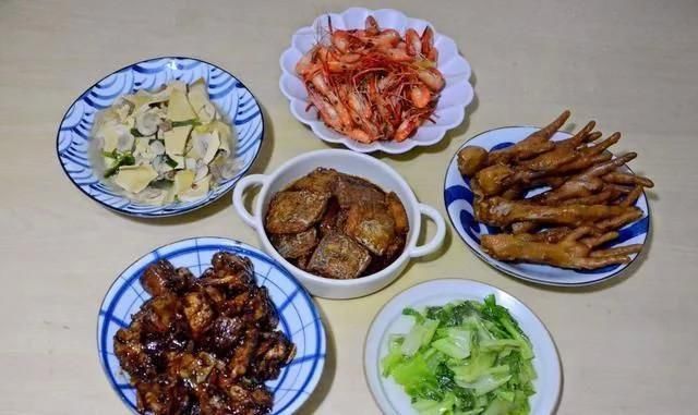 晒晒婆婆做的一家五口的晚餐,丰盛又实惠,营养又美味,太好吃了