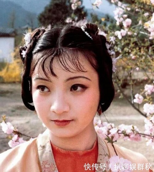 贾母&为什么黛玉能和丫环情同姐妹,宝钗却不能?不仅是性格的问题