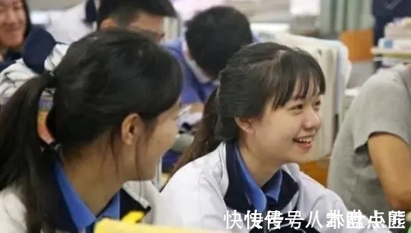 练字&高中女生“饺子字体”走红,圆圆滚滚十分可爱,阅卷老师赞赏有加