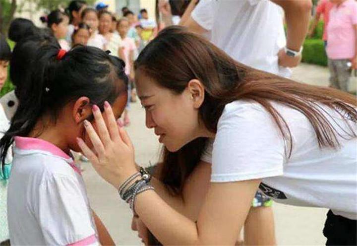 家长|“你妈妈走了，不要你了”，中国式逗娃，取悦了家长却害了孩子