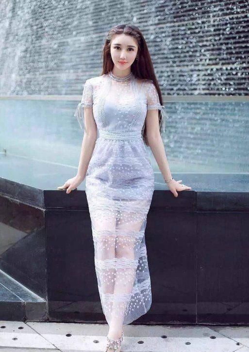 街拍花枝招展的小姐姐,柔美自然很吸引目光