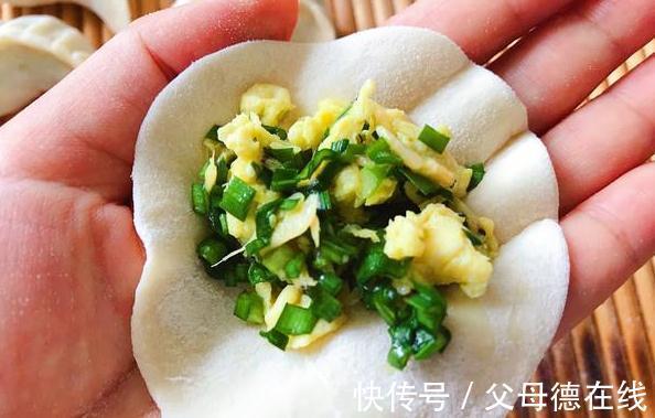 调韭菜鸡蛋馅,牢记“3不放”,饺子鲜嫩又翠绿,好吃过瘾!