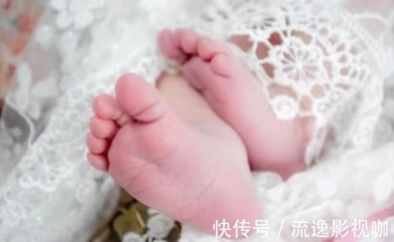 母女|90厘米“袖珍”女孩为嫁高富帅,强行生下孩子,如今母女成这样