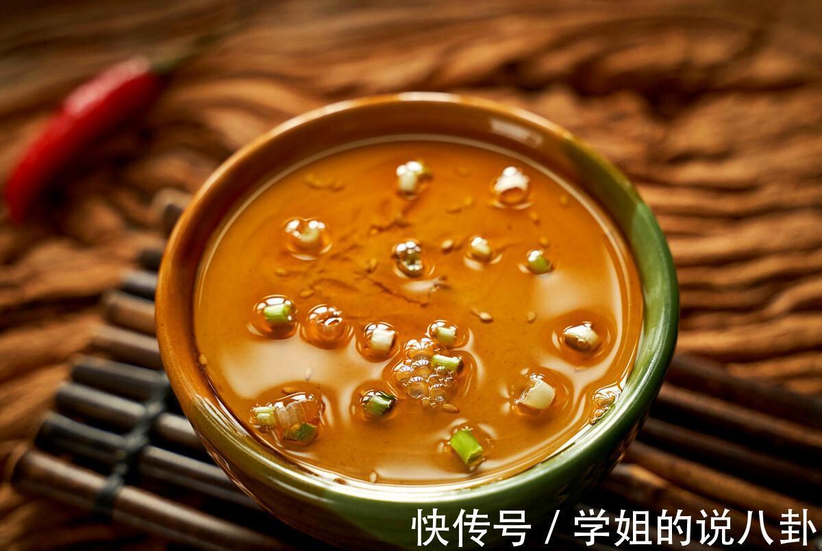 调芝麻酱时,放食用油放水都错了!教您一招,比火锅店更香更好吃