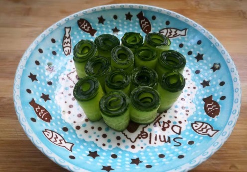  教学|教学每天一道菜，黄瓜拌皮蛋的做法，一碗料汁就够了