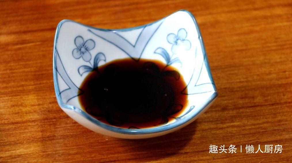 鹌鹑蛋别只会卤着吃,教你一种新做法,配上青红椒炒着吃