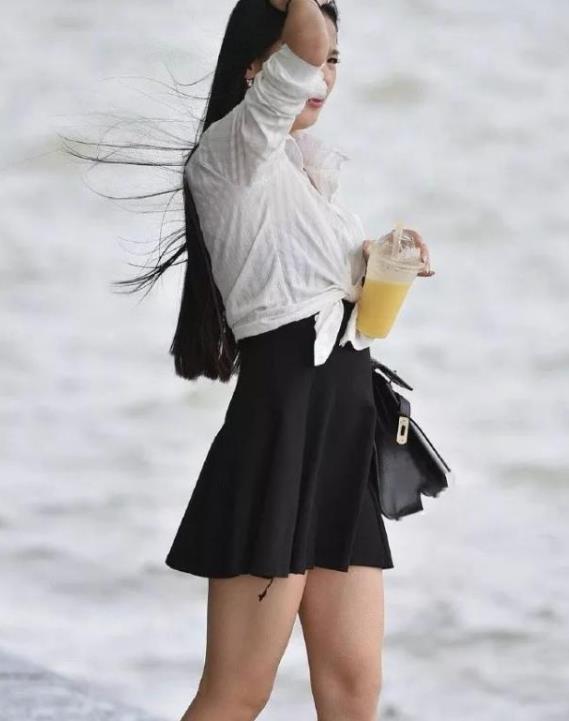 搭配|美女高颜值的时尚搭配,精致的妆容,让人更加难忘