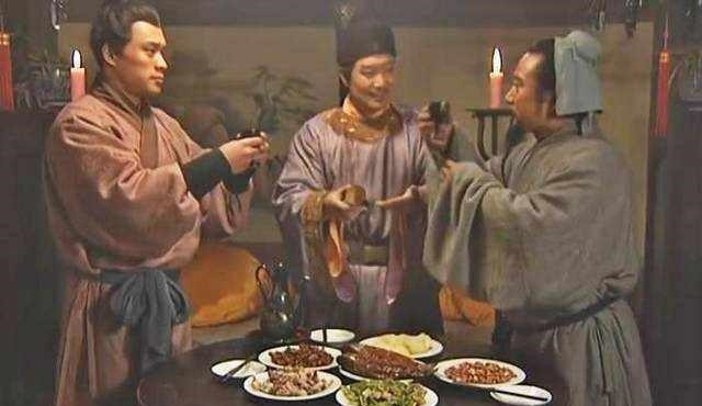 豹子头林冲$水浒传中暗藏的四大高手,其中一位和武松相比,根本排不上名次