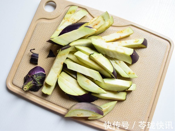 饭店|自晒茄子干,先焯水还是直接晒用对方法,1天晒好,软嫩有嚼劲