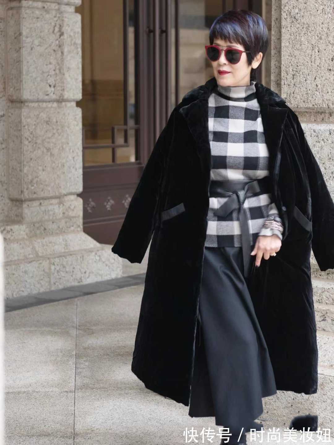 高级感 真正的高级感是靠搭配,看60岁的奶奶穿搭,高雅又洋气减龄