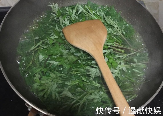小苏打|做艾叶粑粑,记住“2点窍门”,做好后不发黑有嚼劲,好看好吃