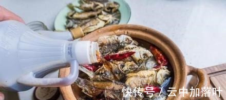 刺鲫鱼是怎么做学会不担心鱼刺卡喉咙，爱吃鱼的宝宝有福了！