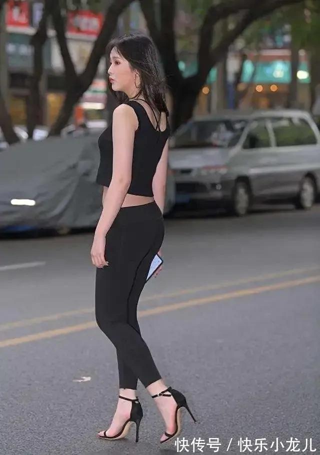 瑜伽裤 甜美时尚的瑜伽裤穿搭让人眼前一亮，小姐姐看上去时尚又可爱