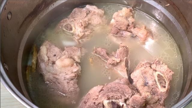 鸡肉|夏天要多吃此肉，比鸡肉便宜，比牛羊肉鲜美，营养滋补好吃不胖