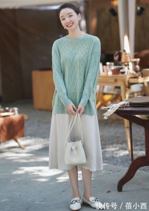毛衣|时尚达人现在穿的鞋子不再是小白鞋,而是乐福鞋,简约高级有气质