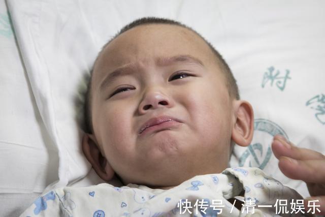 李石头|六旬老人照看孙子出意外连抽自己耳光,称孩子治不好自己也不活了